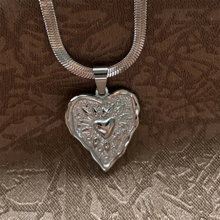 Romantic Pendant with 3D Design and Snake Chain